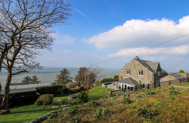MYNYDD AR MOR, family friendly, character holiday cottage in Barmouth