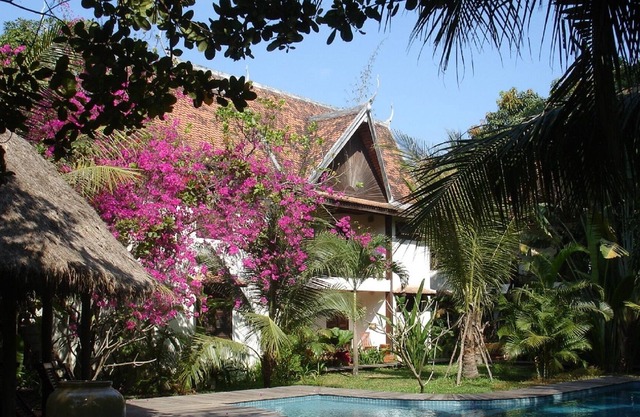 Mysteres d'Angkor your lodge with swimming pool in the heart of a large tropical garden ..