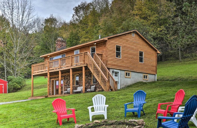 ‘Mystik Hilltop’ Home: 2 Mi to Crystal Lake!