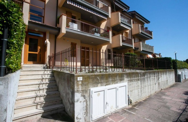 N034 - Numana, large apartment with terrace