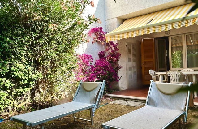 N289 - Numana, two-room apartment with garden