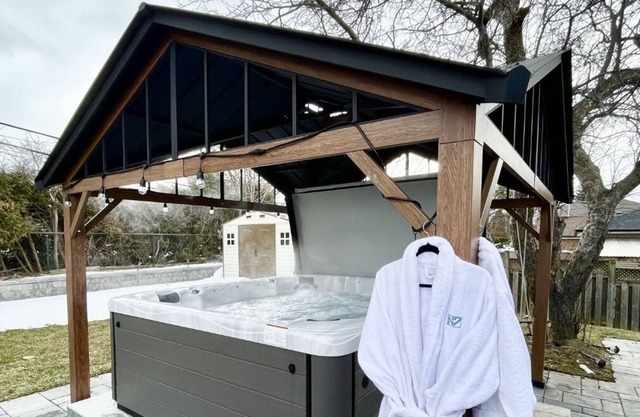 N7 Castle Green Retreat - Hot Tub