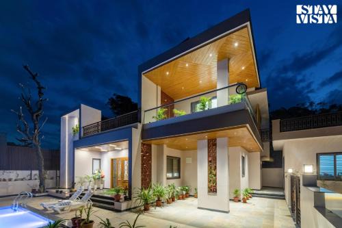 Nakeshatra Villa by VEO - Part of StayVista with Pool, Lawn, Balcony at city center in Udaipur