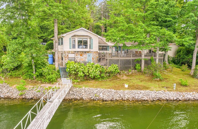 Nana's Lakehouse: 3 BR, 3 BA in Jasper, Sleeps 10