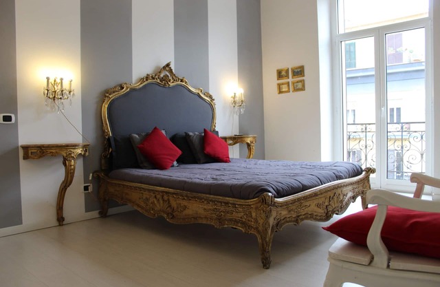 Naples city of the Sun and the Sea and 2500 years of history awaits you