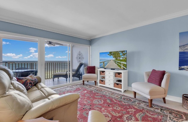 Naples Continental Club 710 - Beachfront Moorings Condo!