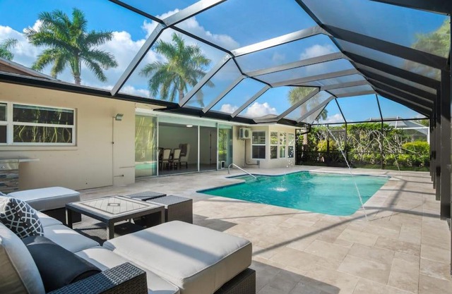 Naples Dream Escape 4BRHome heated pool 10minBeach