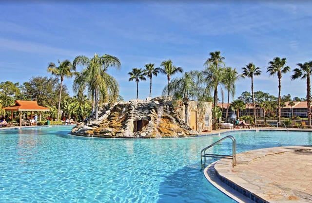 Naples Luxury Stay with Resort Pool Oasis & Lanai - Minutes To Beach & 5th Ave