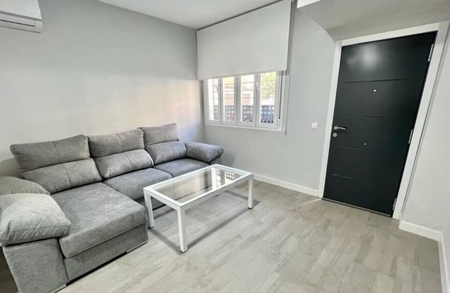 Narbonne Writer Apartment NO PETS - NO PETS