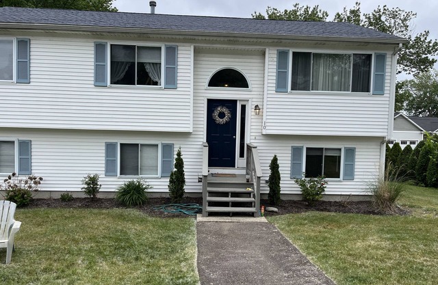 Narragansett Bonnet Shores Vacation Rental 5 Bed 2 bathCentral Air on main level