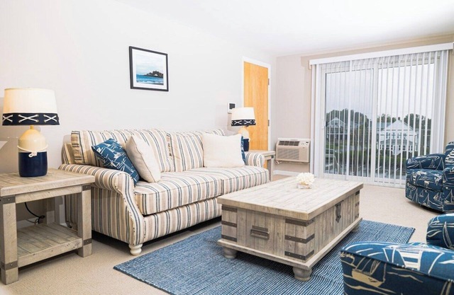 Narragansett Pier Apartment