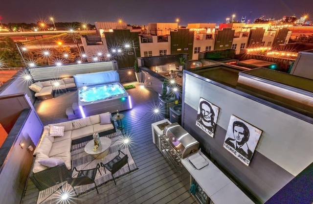 Nash Luxe Party! 13 Beds - Priv Hot Tub/Game Room!