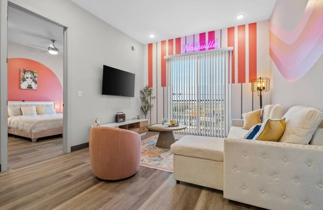 Nashville Vibes & Free Parking! 2BR, Sleeps 6!