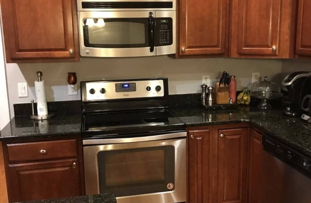 NashvilleBrentwood Tn large family home 90 day minimum stay required to rent.