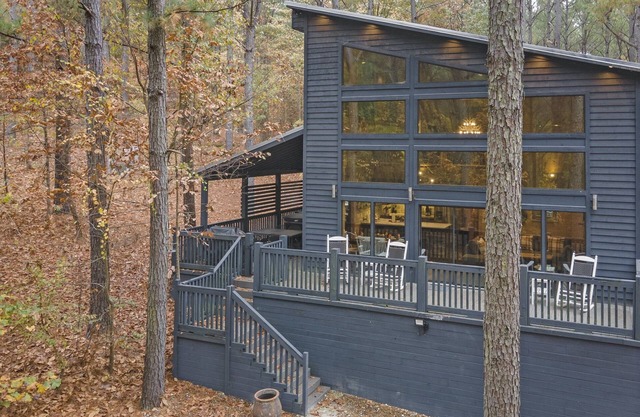 Nature Cottage - Sleeps 8