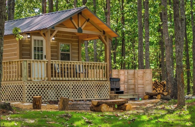Nature Lover’s Hideaway: Cozy Cabin with Amenities