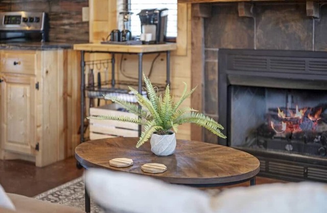 Natures Gem-Cozy 1 Bedroom/Couple Getaway/Hot Tub/Perfect Location
