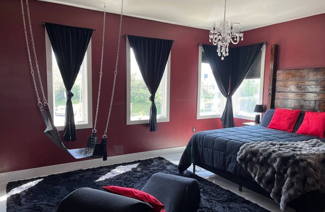 Naughty in Nashville - Your Intimate Couples Getaway Awaits.