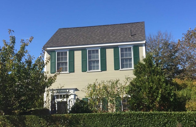 Naushop Townhome - Perfect Summer Getaway. Pool + Tennis