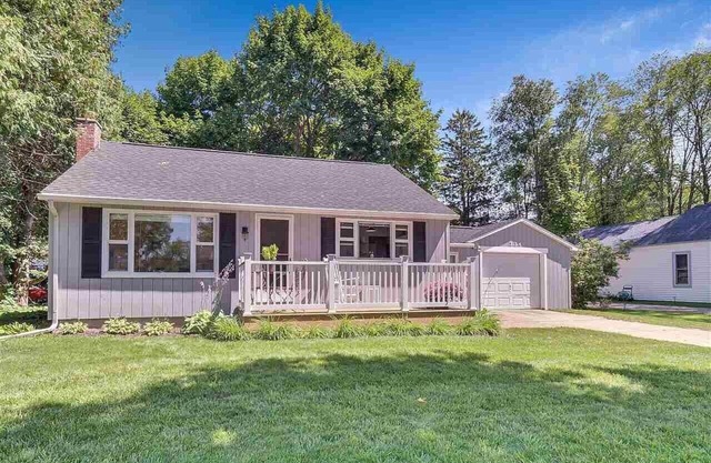 Nautical Themed - Downtown Boyne City Getaway Close to the Lake