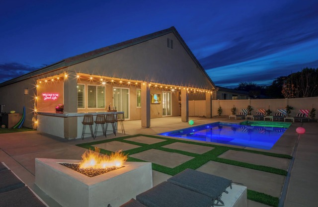Navigate Stays Best Backyard in Indio Pool and Bar