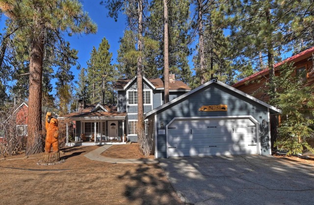 Navigate Stays Family Bear Hug Hideaway Hot Tub & Gated Yard