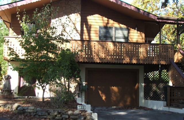 NC Blue Ridge Mountain chalet overlooking mountain golf course