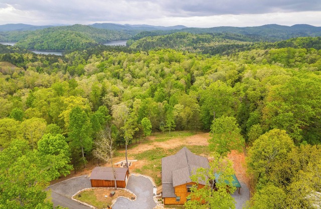 nDiscover Your Perfect Getaway: Where Furry Friends and Foodies Feel at Home!