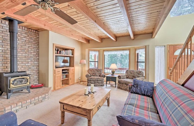 Near Bear Valley Peaceful Arnold Home with Hot Tub