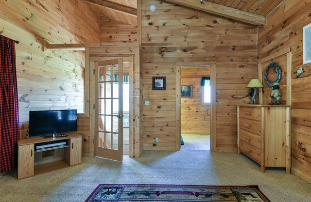 Near Big Cedar and Thunder Ridge/Great for families