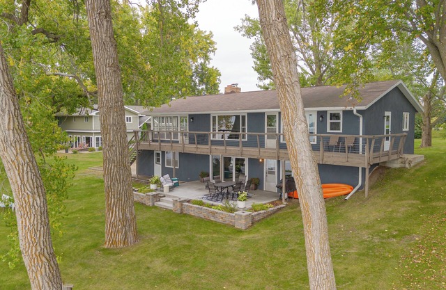 Near Carlos Creek Winery—book for Grape Stomp Weekend! Level Lake Ida Property