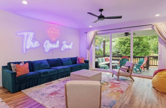 Near Carter‑Finley - Spacious Raleigh 4BR House