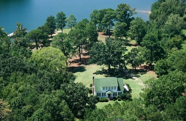 Near Dam-Lake Front Estate w/Large Dock, Private Ramp, and Beautiful Sunsets