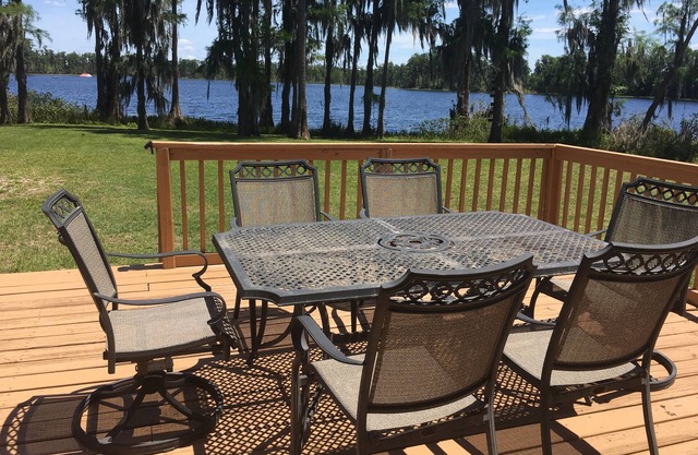 Near Disney! Lakefront 3-bedroom 2 bath home in Winter Garden