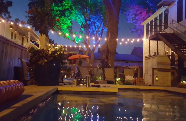 Near Downtown, 1BR Carriage House, Swimming Pool, Private Parking, Pets OK