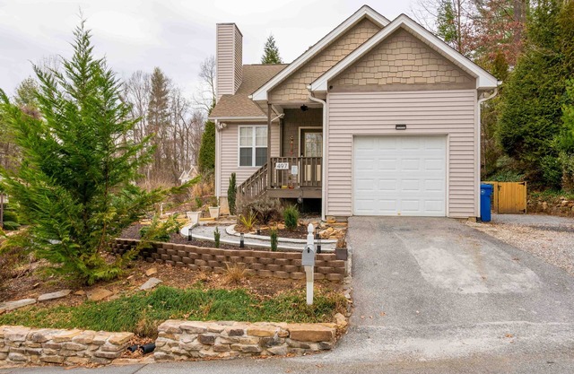 Near Downtown - Full Amenities Kitchen - Hot Tub