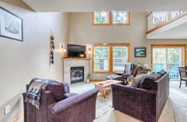 Near Downtown Manzanita and Golf Course, Queen Primary Suite, Easy Walk to Beach