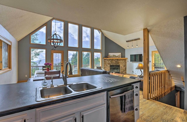 Near Hiking: Mtn-view Conifer Cabin w/2 Decks