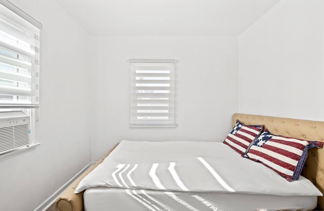 Near LA Cozy Home With Full Kitchen Laundry