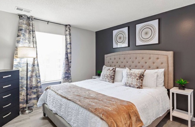 Near Old Westport Premier Downtown Area 2B/1B Home