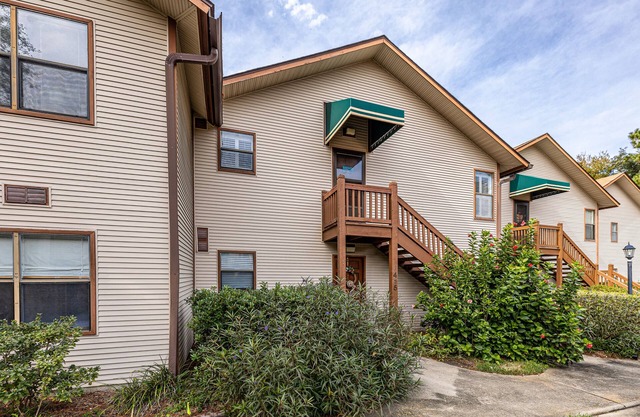 Near the Village, Convenient to Shops, Restaurants, and the Beach