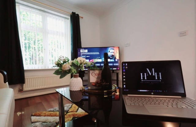 NEC | BHX | HS2 | 4 Bedroom House | 3 Bathrooms | Free Parking | Pet Friendly