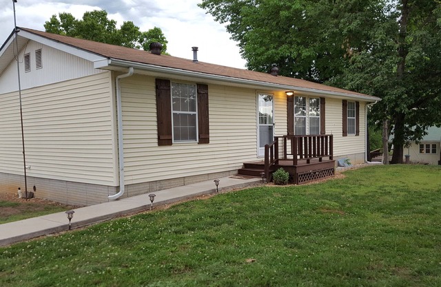 Needles Eye In Shell Knob. Lake View! 2 Min To Grocery Store. Newly remodeled!