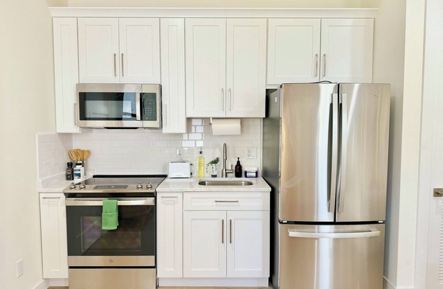 NEW 1BR 1.5BA Modern Palm Beach Cottage