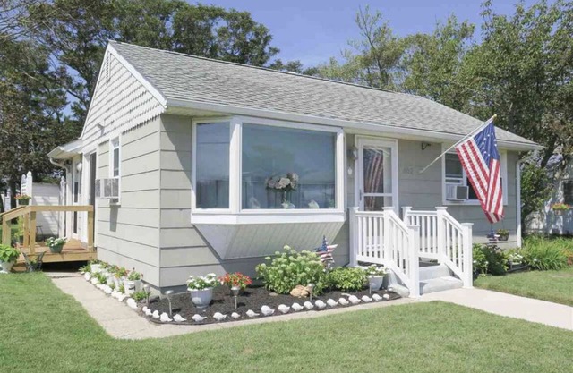 *New 2022- Cottage* One block for Bay Beach