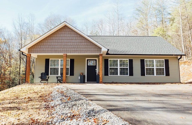 New 3-bedroom/2 bathroom house perfect for weddings, wine, and the outdoor