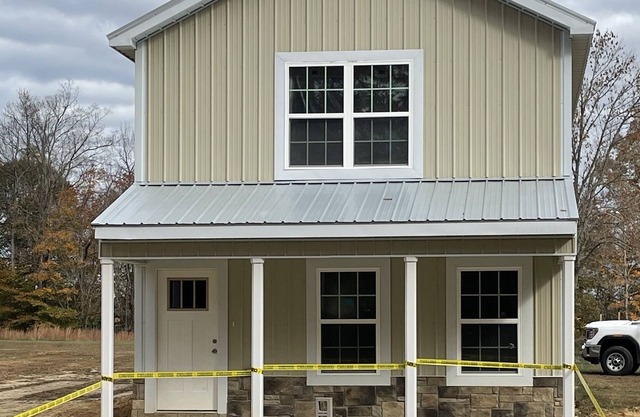 NEW 3BR 2.5BA Barndo on Beautiful Lake Cumberland! Available March 2024!