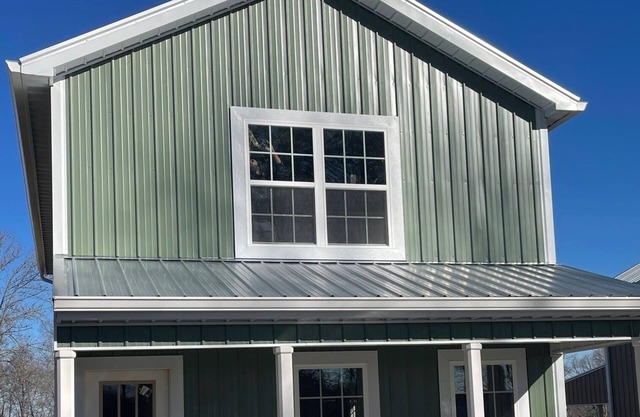 NEW 3BR 2.5BA Barndo on Beautiful Lake Cumberland! Available March 2024!