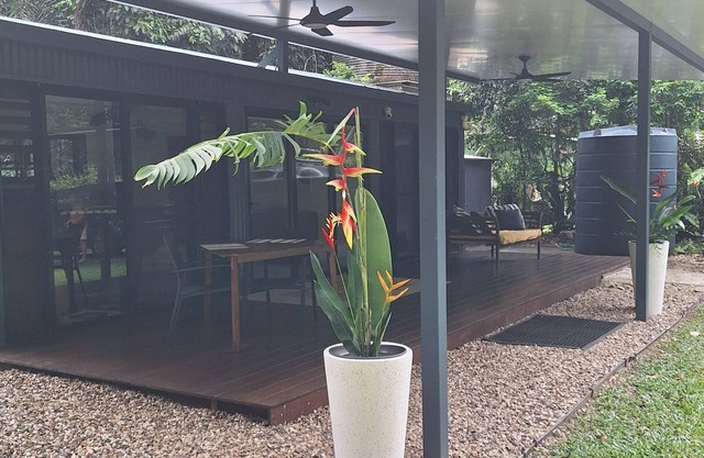 New, 40% off ,beach, rainforest,cassowary, goanna ,beach cafe, king bed, air con