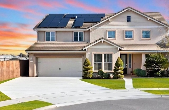 *NEW 4BD Oakdale Retreat, Pool, AC, Sleeps 14, Newly Remodeled